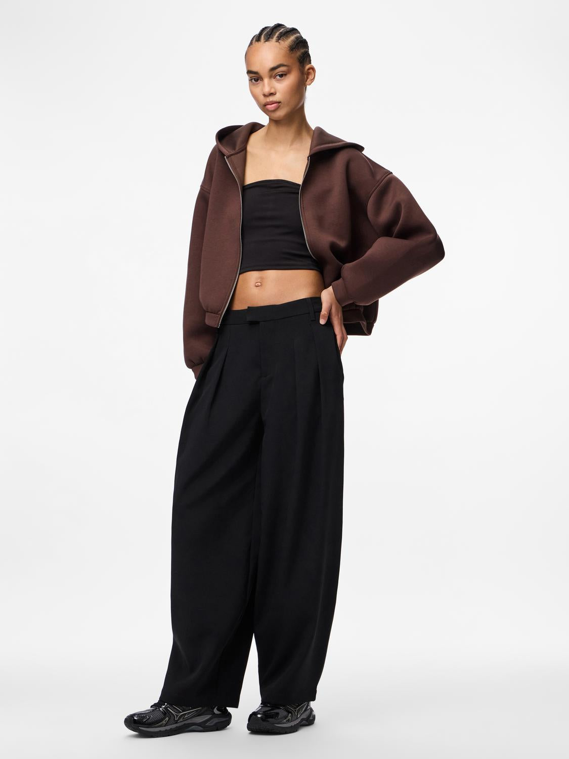 model_shot-front_full